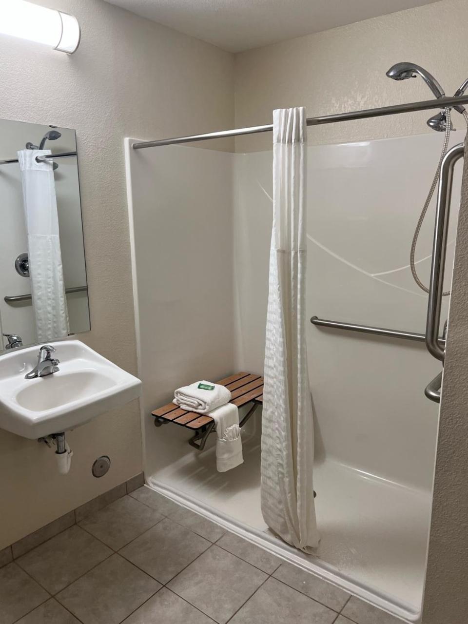 Grandstay Hotel & Suites Becker エクステリア 写真